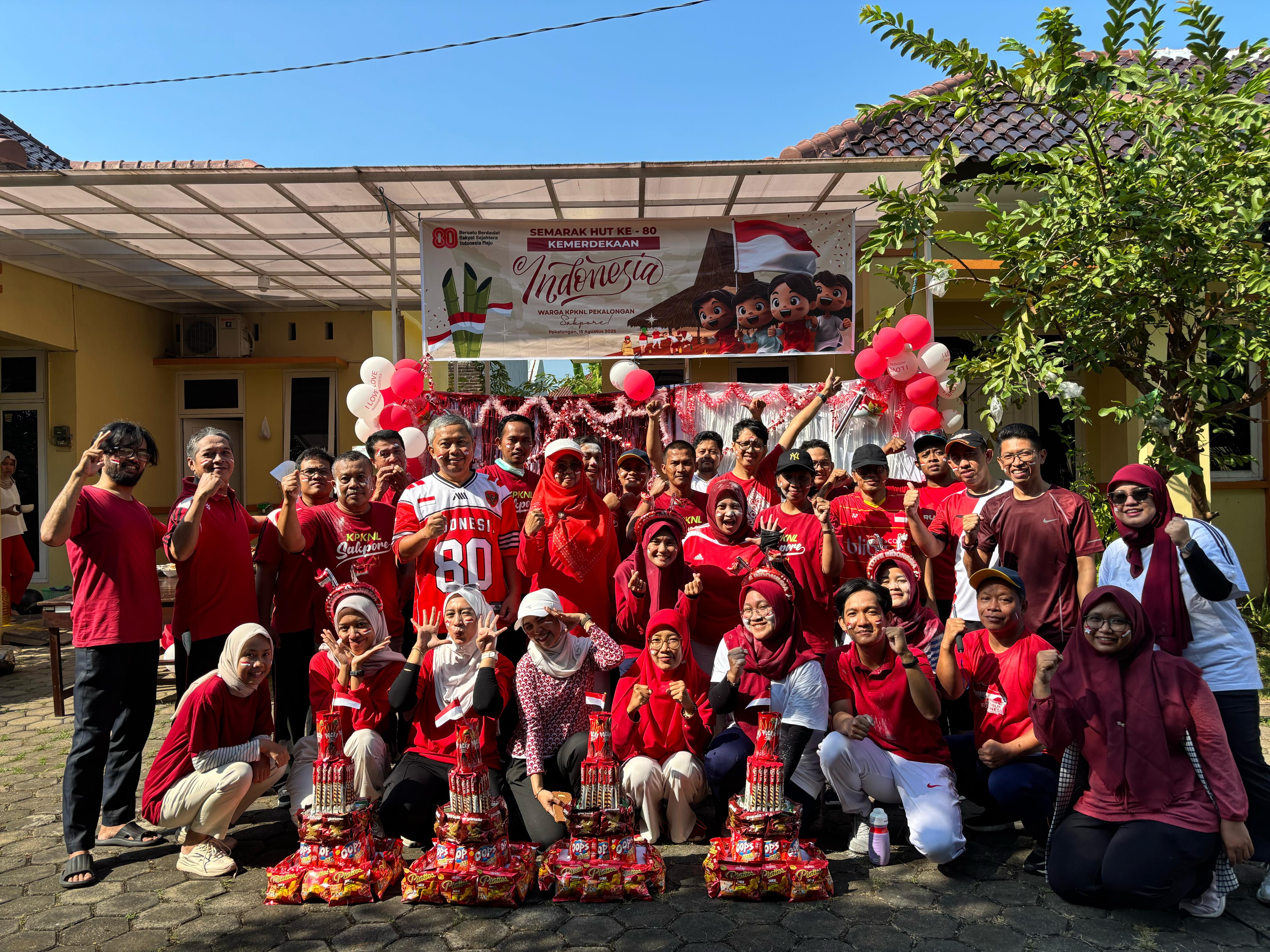 Semarak HUT  ke - 80 Republik Indonesia Warga Sakpore KPKNL Pekalongan