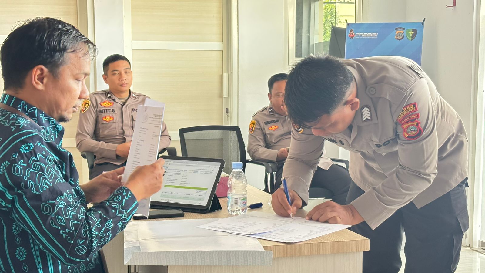 Pejabat Lelang Laksanakan Lelang Non Eksekusi Wajib BMN di Polda Sulteng: Semua Lot Laku Terjual!