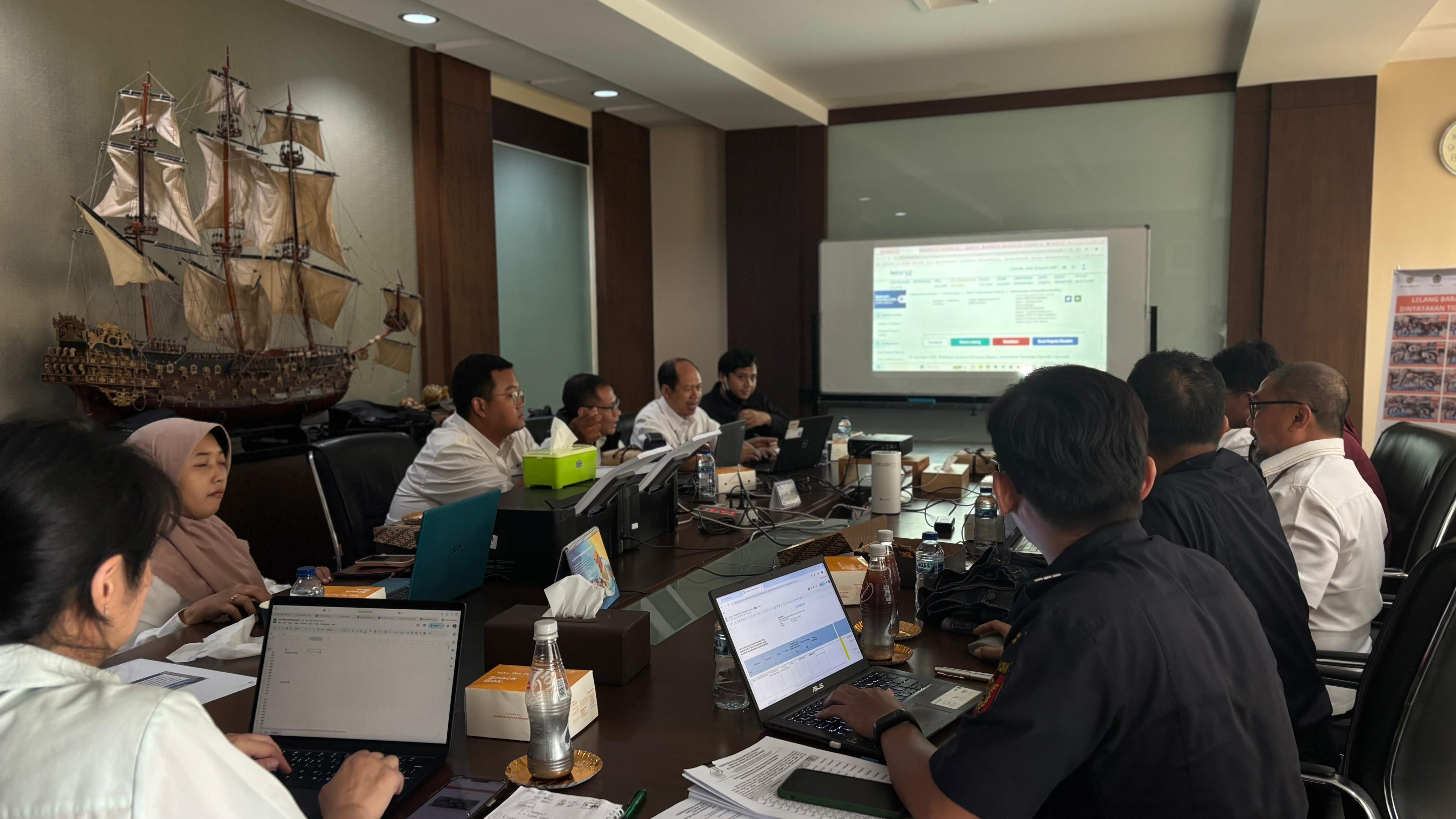 KPKNL Jakarta II Sukses Laksanakan Lelang 60 Unit Motor Royal Enfield dengan Total Penerimaan Rp3,62 Miliar