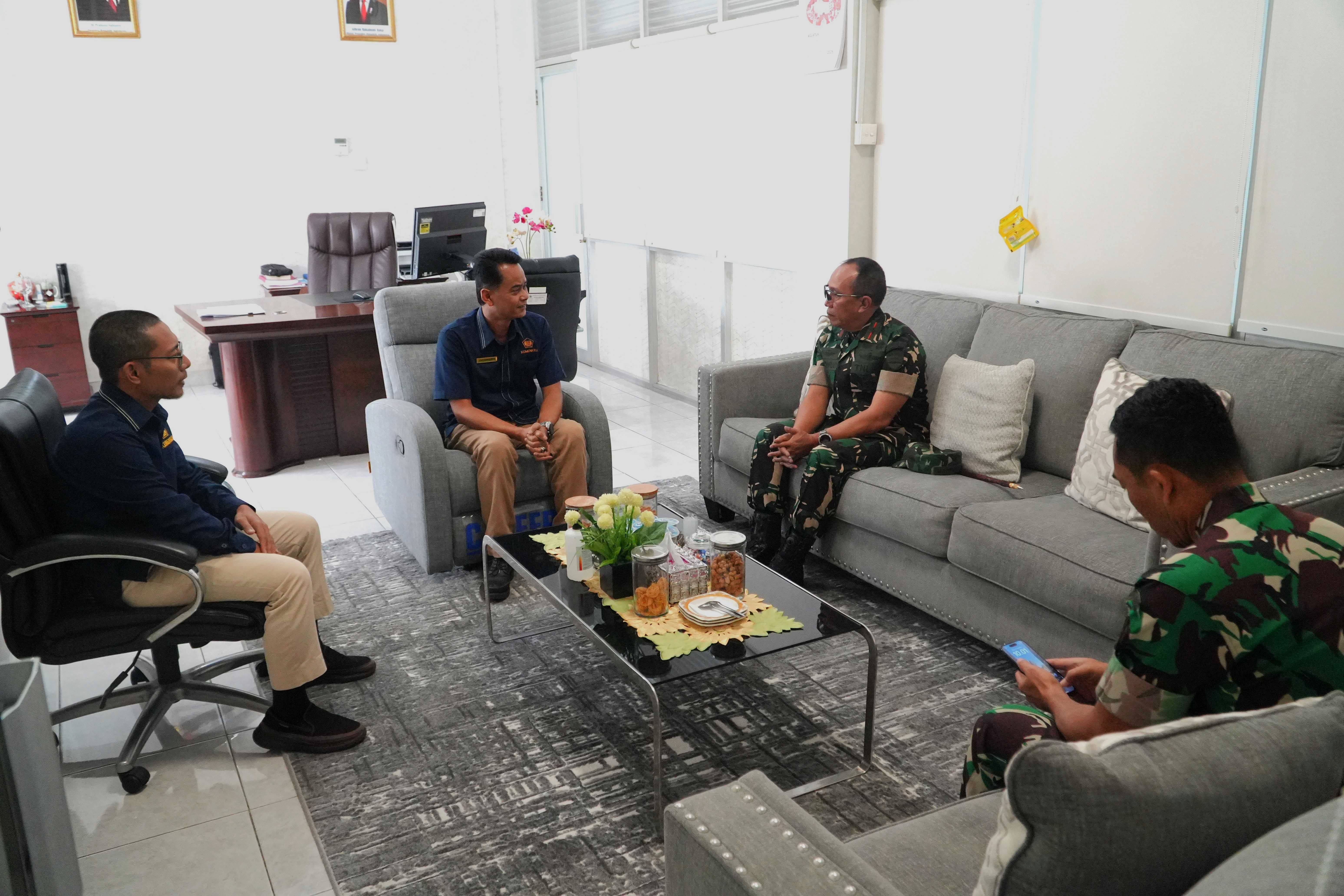 Koordinasi Danrem 032/Wirabraja ke KPKNL Padang