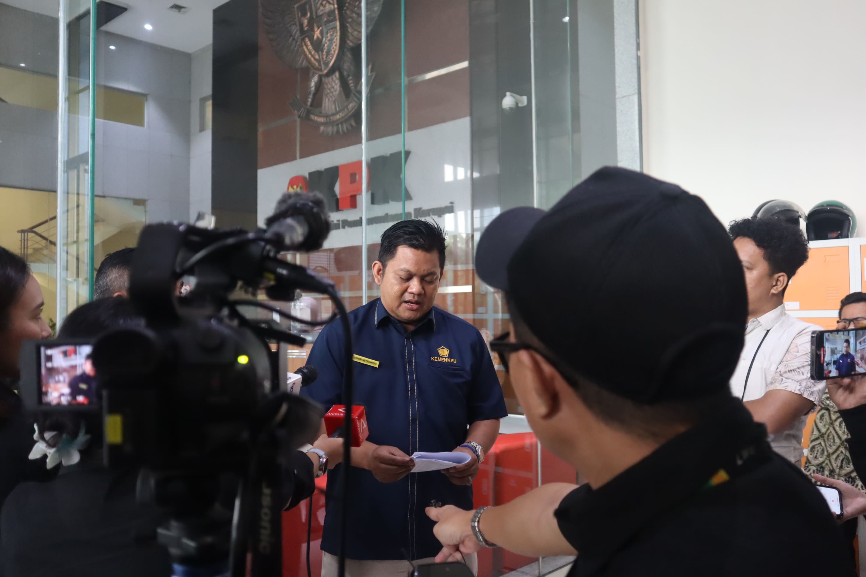 Batik Rp2,6 Juta hingga Rumah Susun Rp1 Miliar, Lelang Barang Rampasan KPK Hasilkan Rp2,9 Miliar