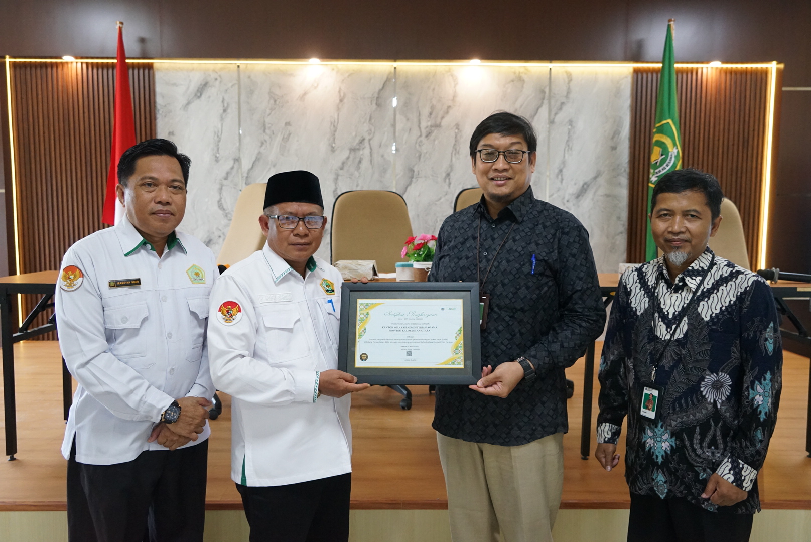 Percepatan sertipikasi BMN dan penyerahan apresiasi kepada Kanwil Kemenag Kalimantan Utara