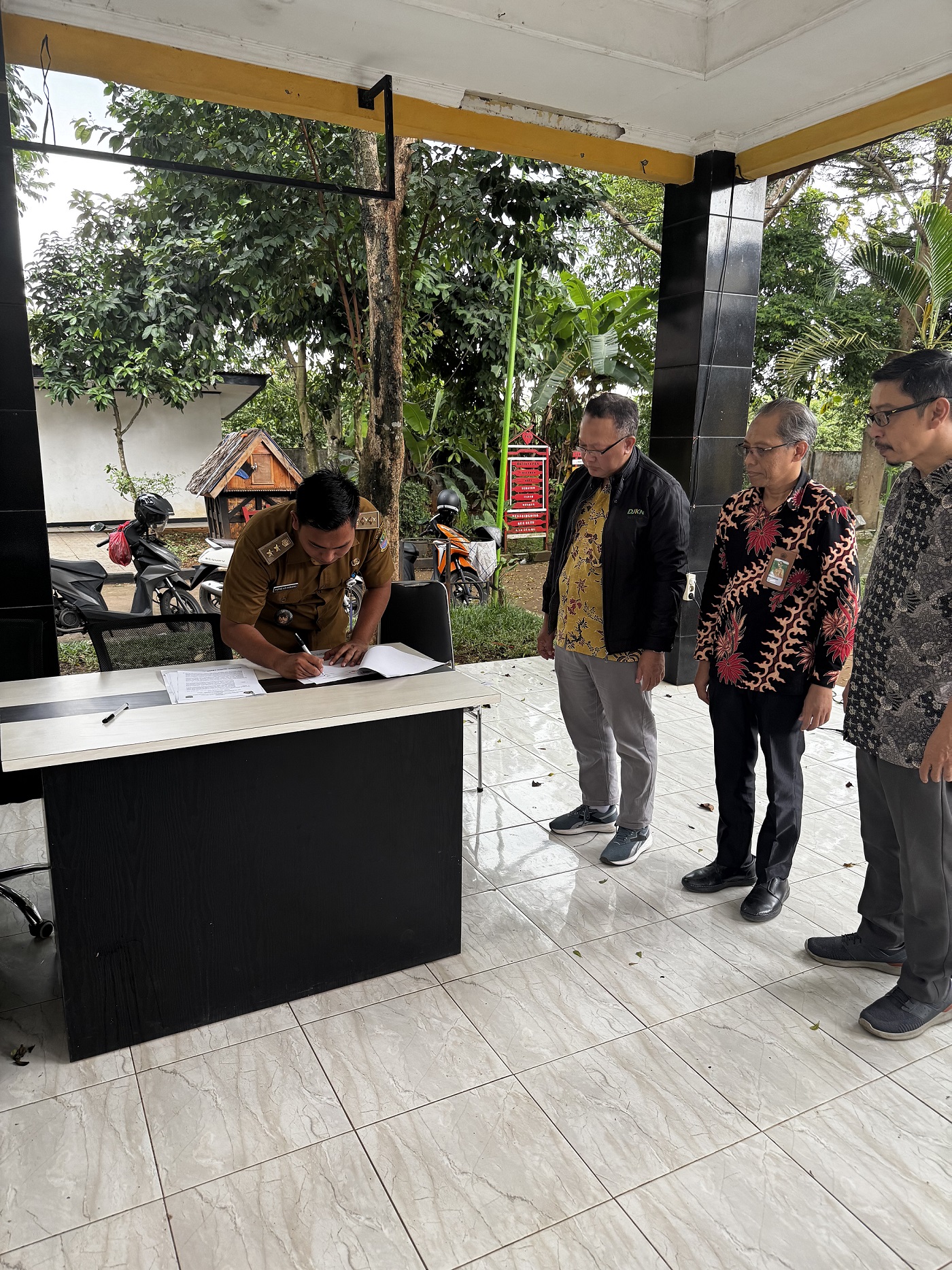 Pinjam Pakai Aset Negara, DJKN Serahkan Properti Eks BPPN ke Desa Cibening