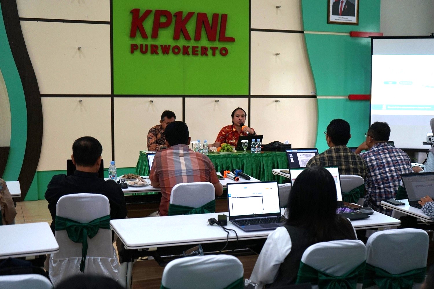 Kanwil DJKN Jateng dan DIY Lakukan Pembinaan Umum, Penguatan Bintal, dan Sharing Copilot Collaboration Tools ke KPKNL Purwokerto