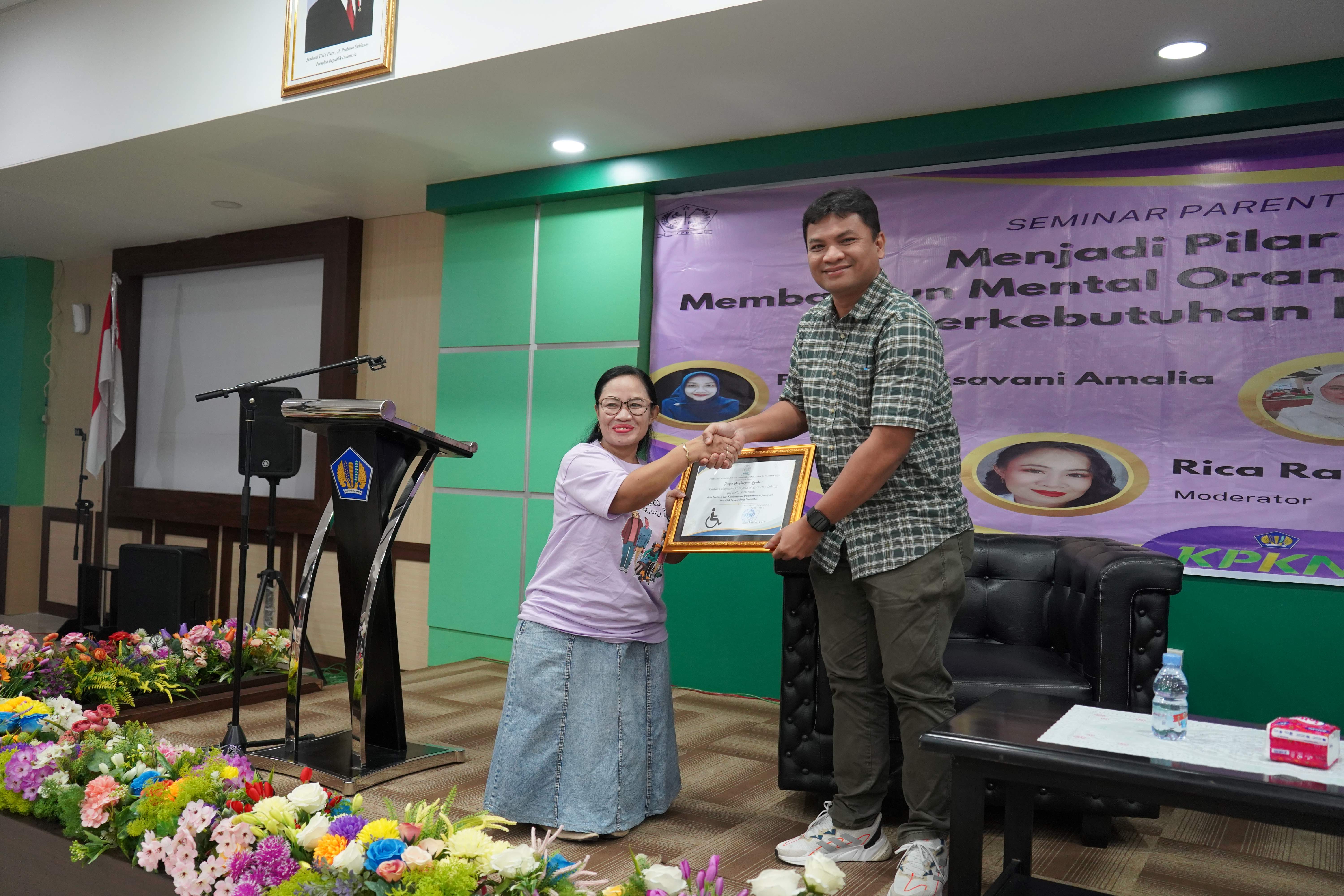 KPKNL Samarinda Raih Piagam Penghargaan Atas Dedikasi dan Komitmen Dalam Memperjuangkan Hak-Hak Penyandang Disabilitas