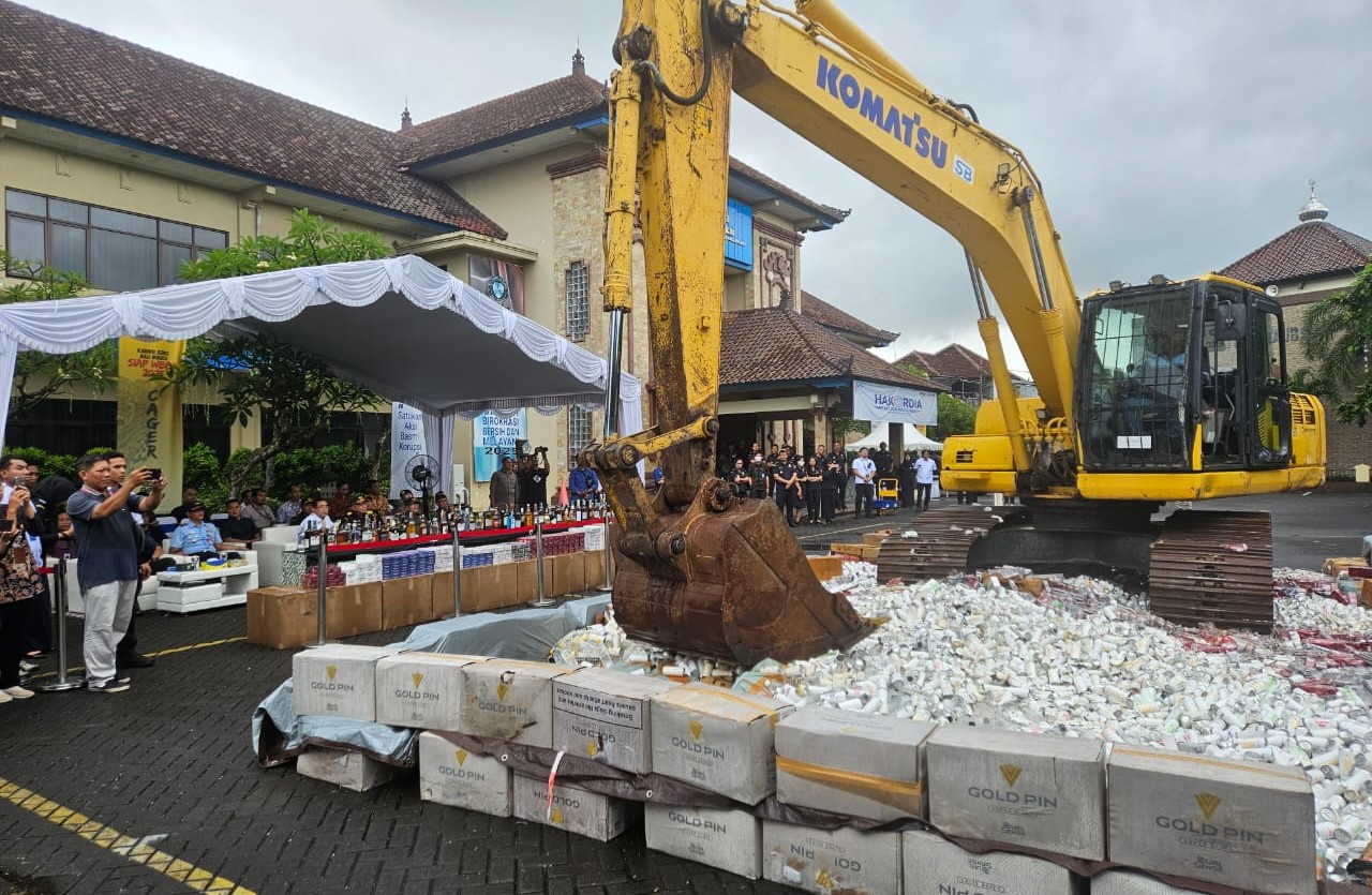 KANWIL BEA CUKAI BALI NUSRA BERSAMA KPKNL DENPASAR MUSNAHKAN BARANG KENA CUKAI ILEGAL SENILAI Rp3,13 MILIAR