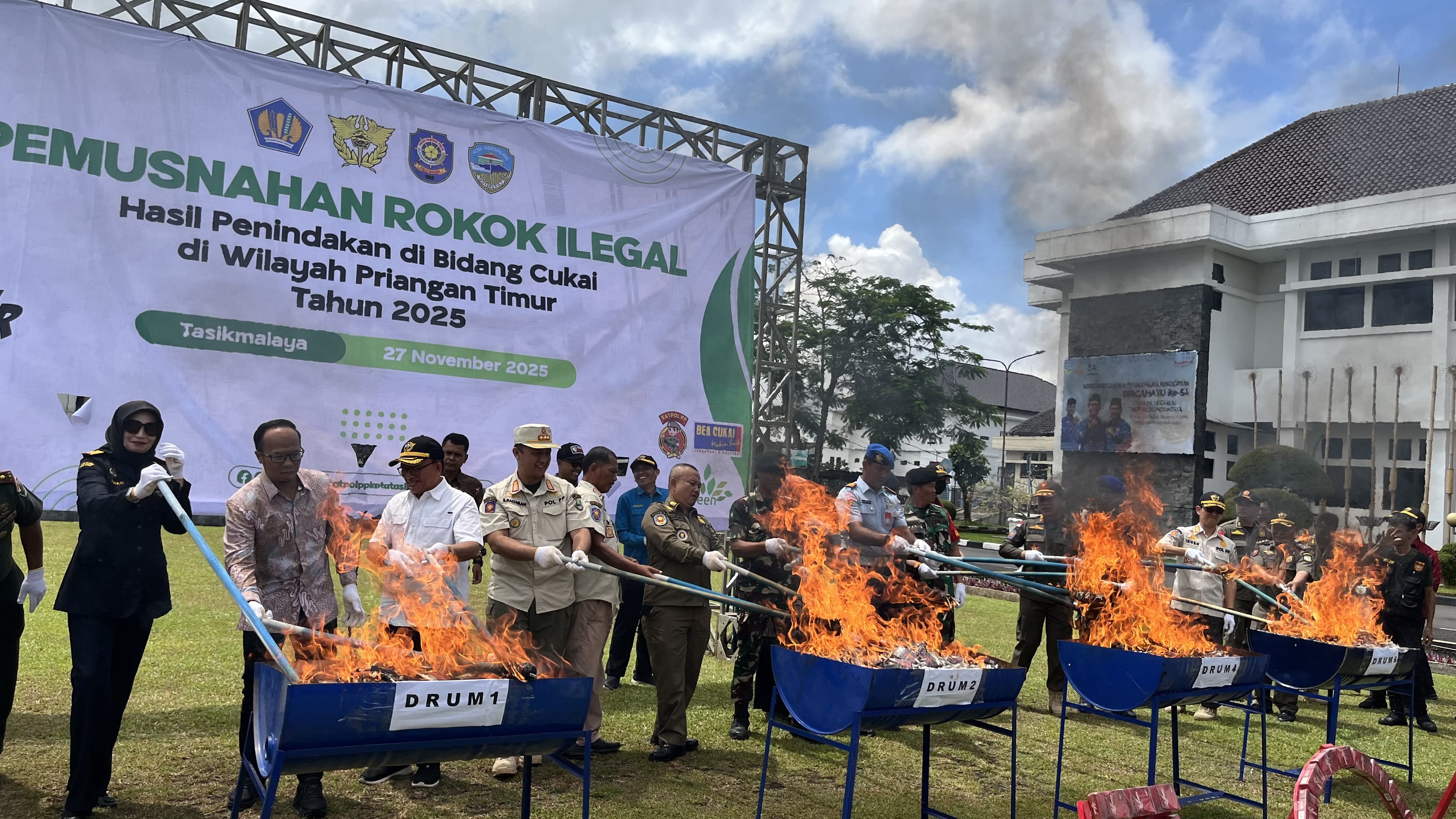 KPKNL Tasikmalaya sukseskan Pemusnahan dan Kampanye Gempur Rokok Ilegal bersama KPPBC TMP C Tasikmalaya dan Pemda Kota Tasikmalaya