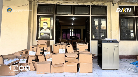 KPKNL Mataram Bersama Dinas Perpustakaan dan Kearsipan Provinsi NTB Musnahkan 1.067 Arsip Inaktif