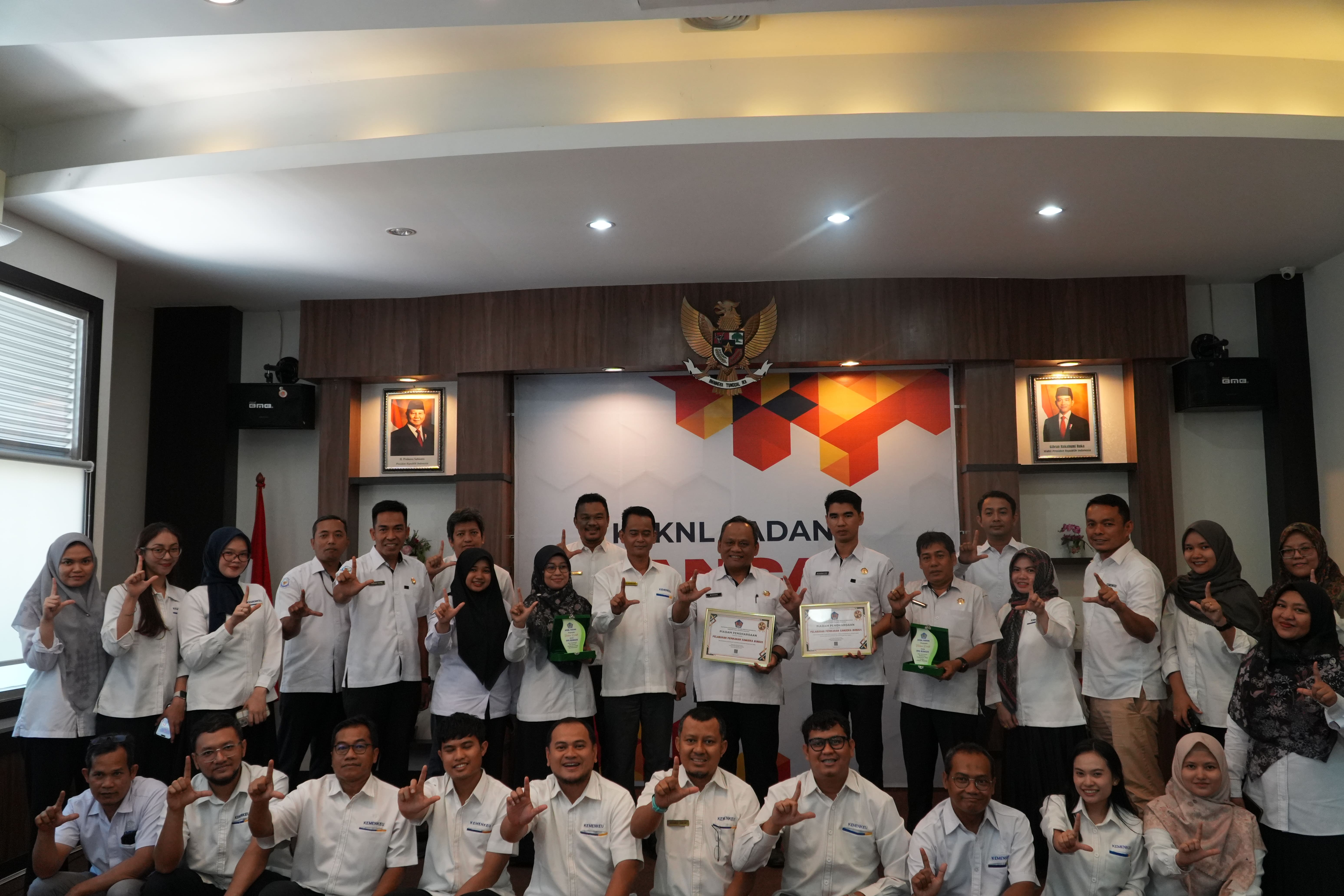 Kolaborasi Optimalisasi BMN, KPKNL Padang Memberikan Anugerah Apresiasi kepada PPS Bungus di tahun 2026