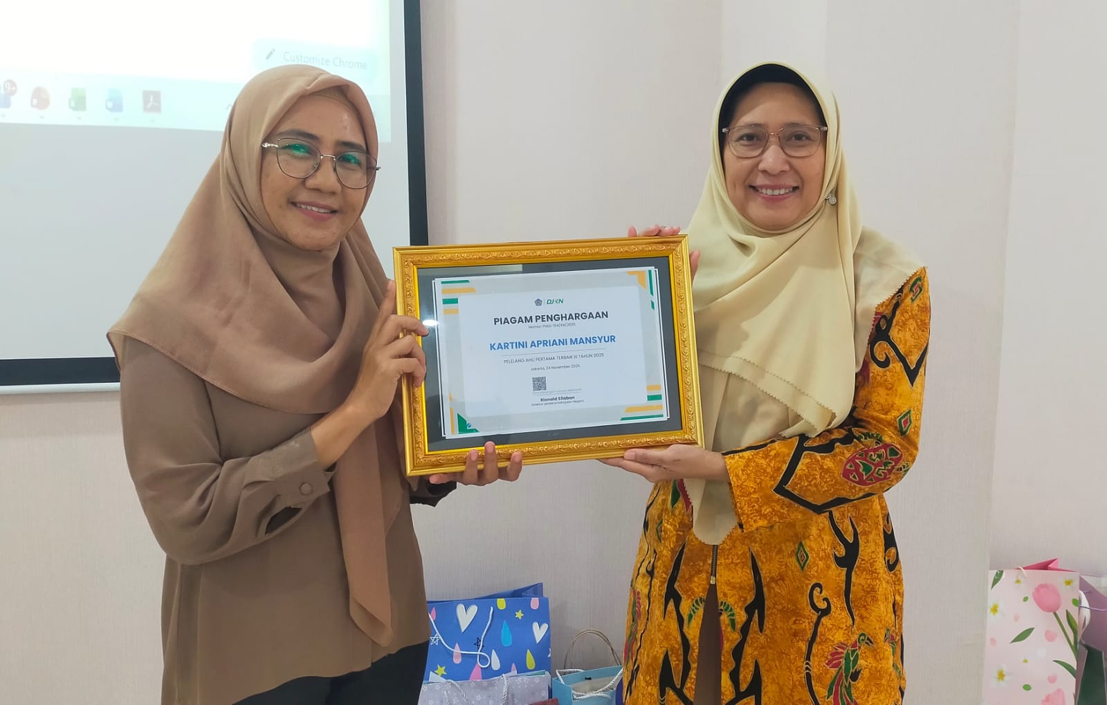 Pelelang KPKNL Pamekasan Raih Penghargaan Pelelang Ahli Pertama Terbaik III Tahun 2025