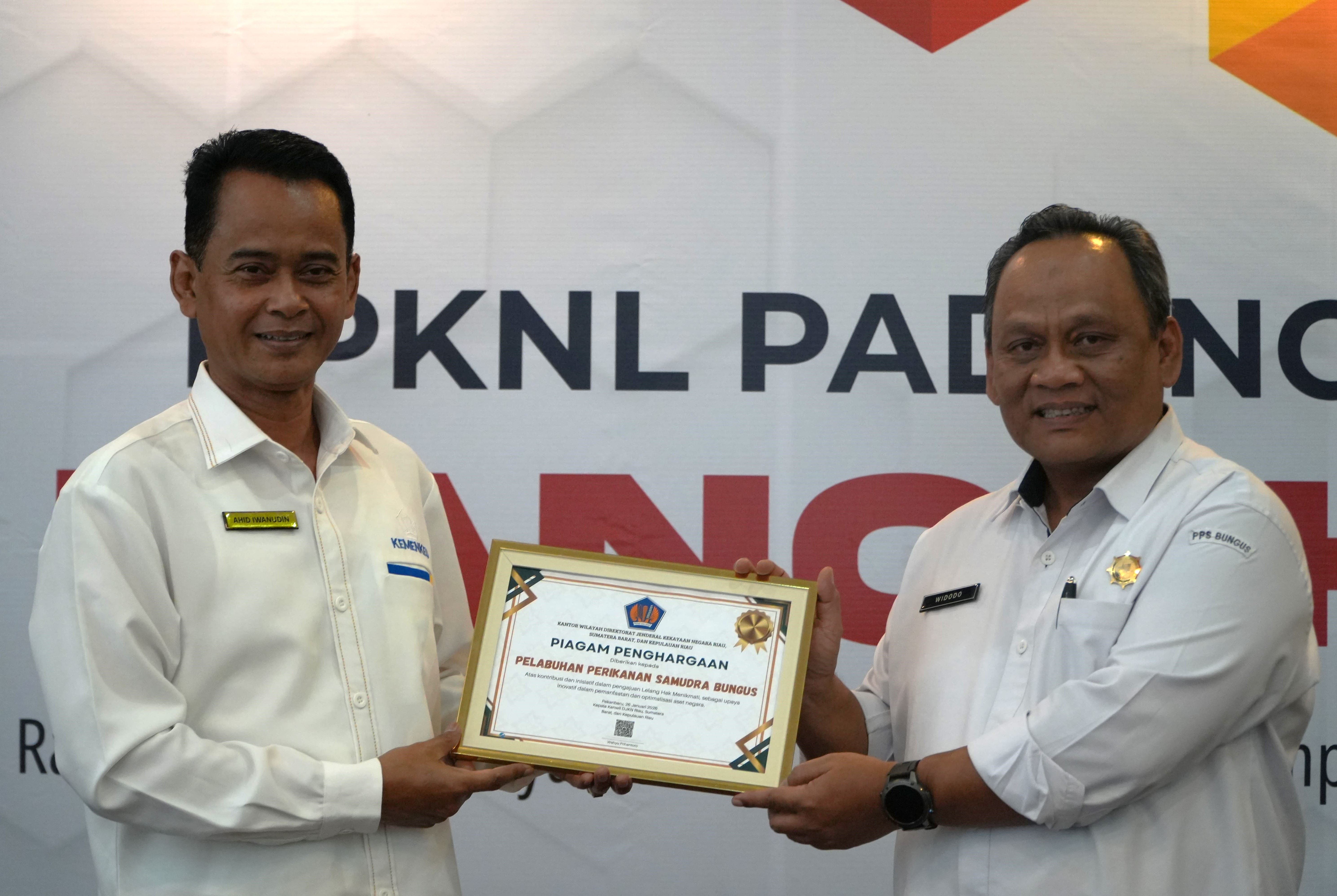 Kolaborasi Optimalisasi BMN, KPKNL Padang Memberikan Anugerah Apresiasi kepada PPS Bungus di tahun 2026