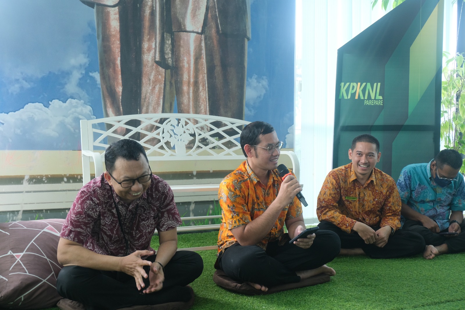 Lampu Umar Bin Abdul Azis dan Amanah yang Dijaga