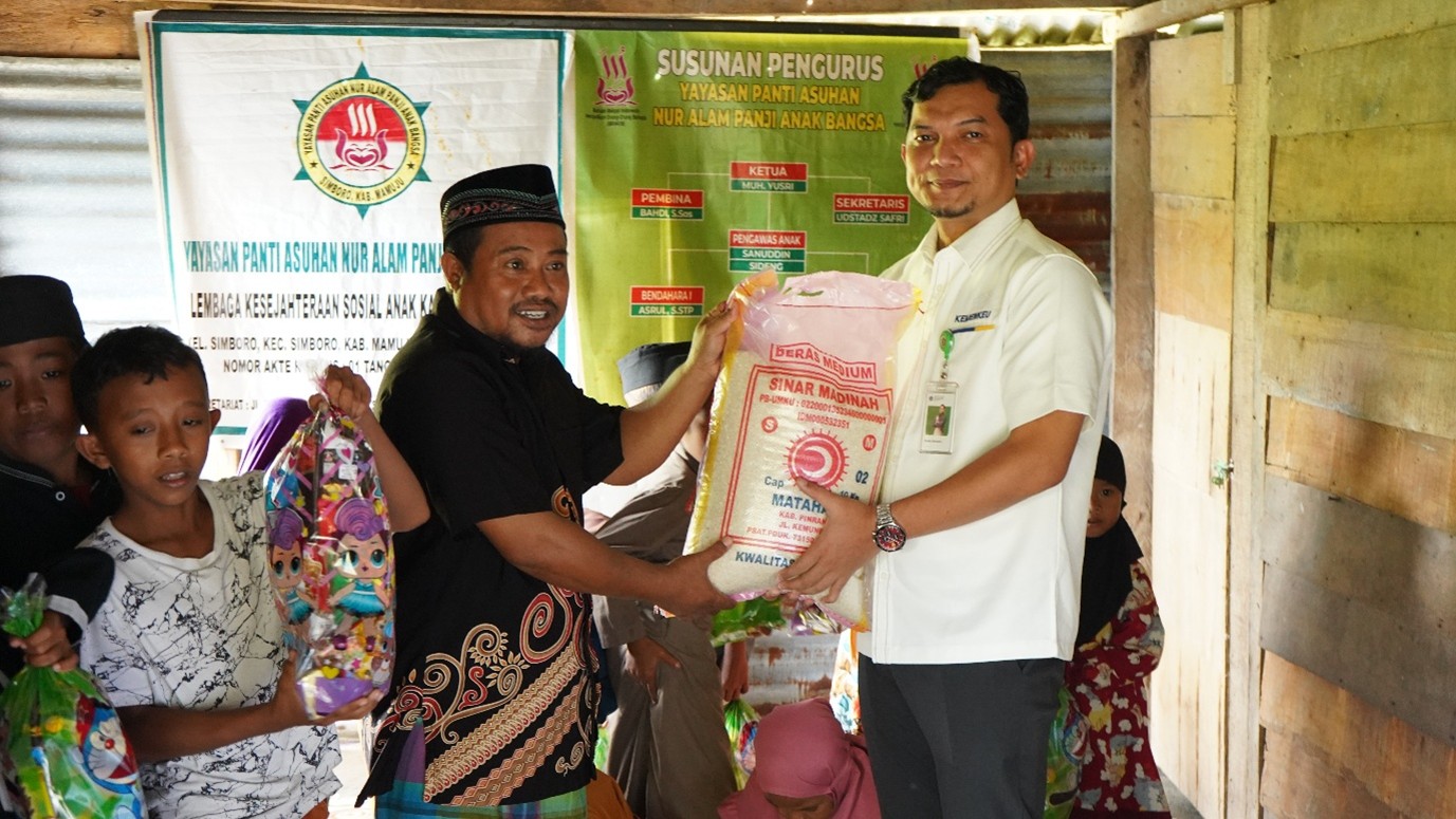 Kegiatan Berbagi KPKNL Mamuju ke Panti Asuhan 