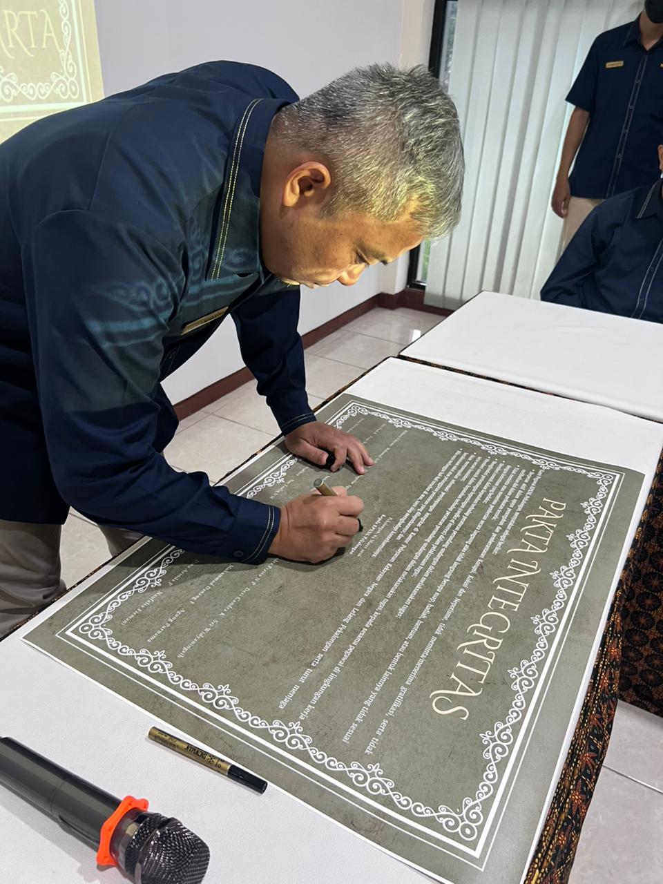 Penguatan Integritas Aparatur, KPKNL Pekalongan Laksanakan Penandatanganan Pakta Integritas Tahun 2026