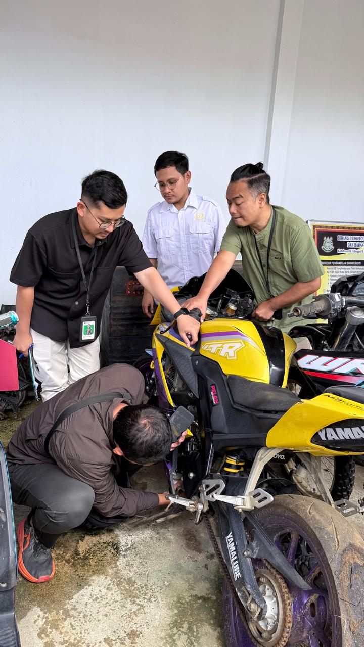 Puluhan Handphone dan Ribuan Liter Pertalite: KPKNL Samarinda Nilai Aset Rampasan di Kutai Barat