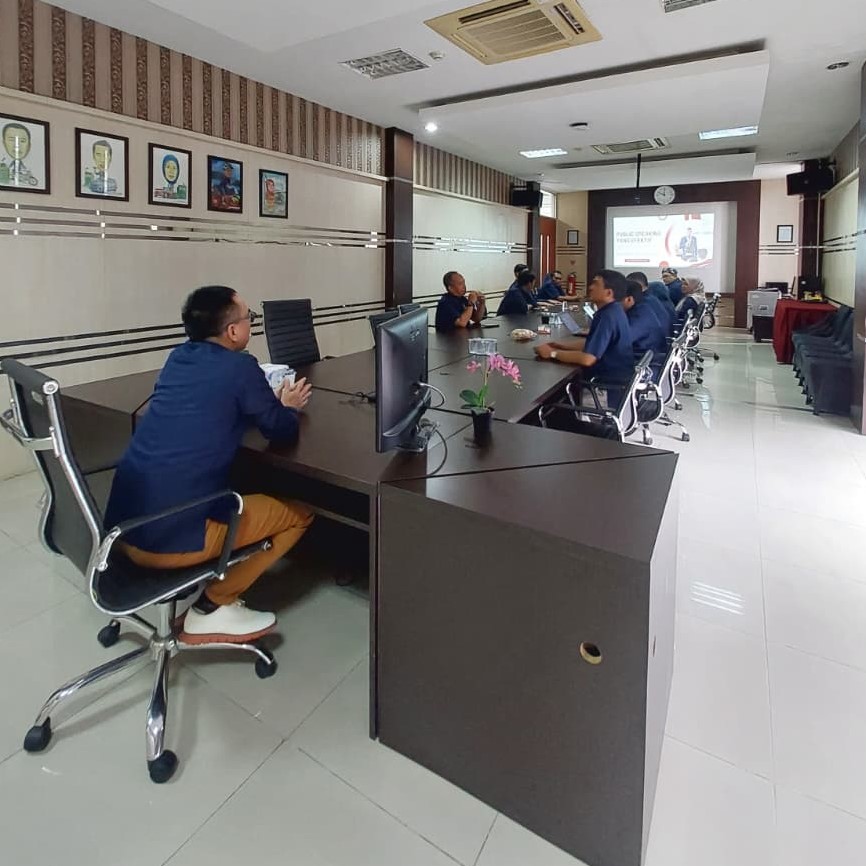 Rabu Berbagi Ilmu: Mewujudkan Kinerja Optimal dan Komunikasi Berkualitas melalui Public Speaking yang Efektif