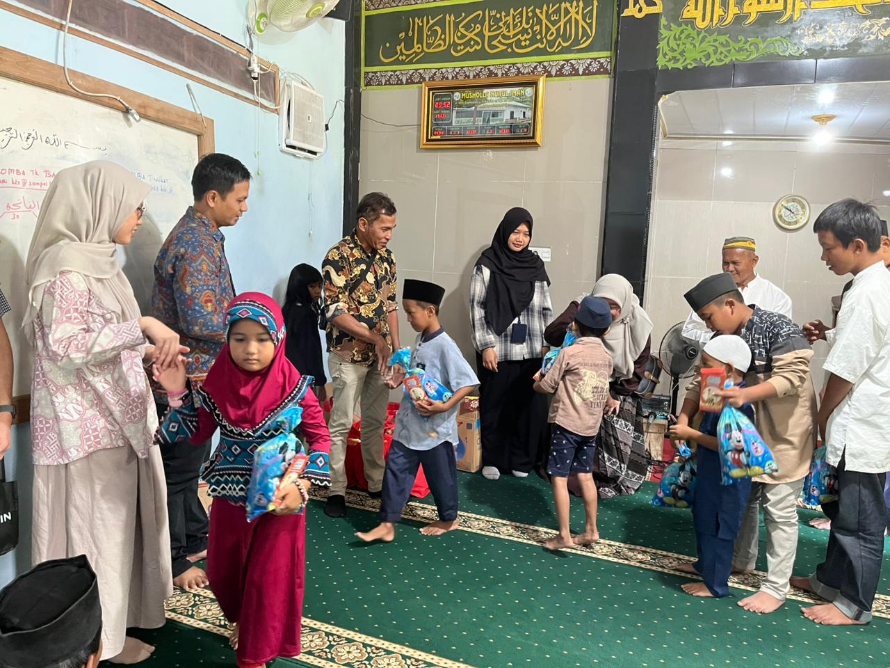 Sambut Hari Kemenangan Hari Raya Idul Fitri 1447 H, KPKNL Palembang Berikan Santunan