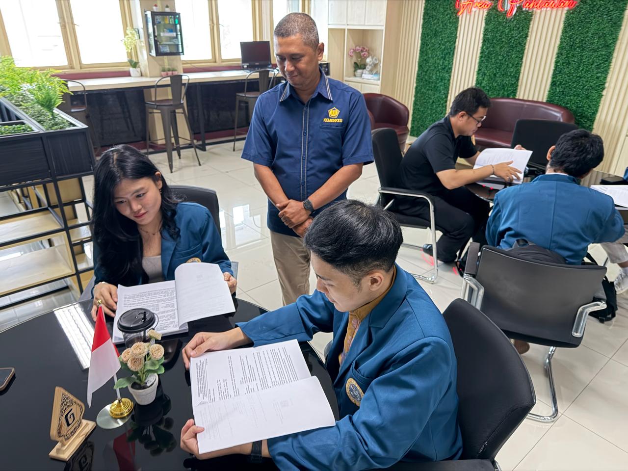 Belajar dari Praktisi, Mahasiswa Unair Dalami Proses Lelang di KPKNL Surabaya