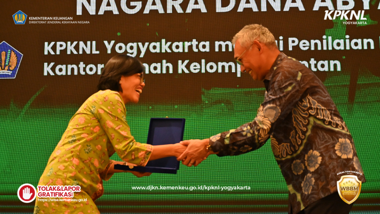 KPKNL Yogyakarta Memperoleh Penghargaan Nagara Dana Abyakta Bidang Pelayanan