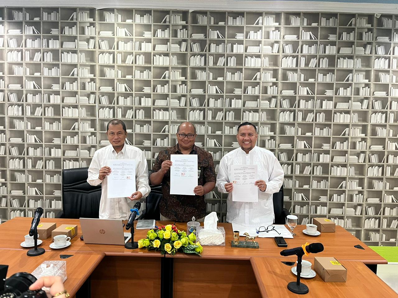 Tingkatkan Sinergi dan Kolaborasi, KPKNL Palembang, BDK Palembang, dan UIN Raden Fatah Palembang Tandatangani Perjanjian Kerjasama