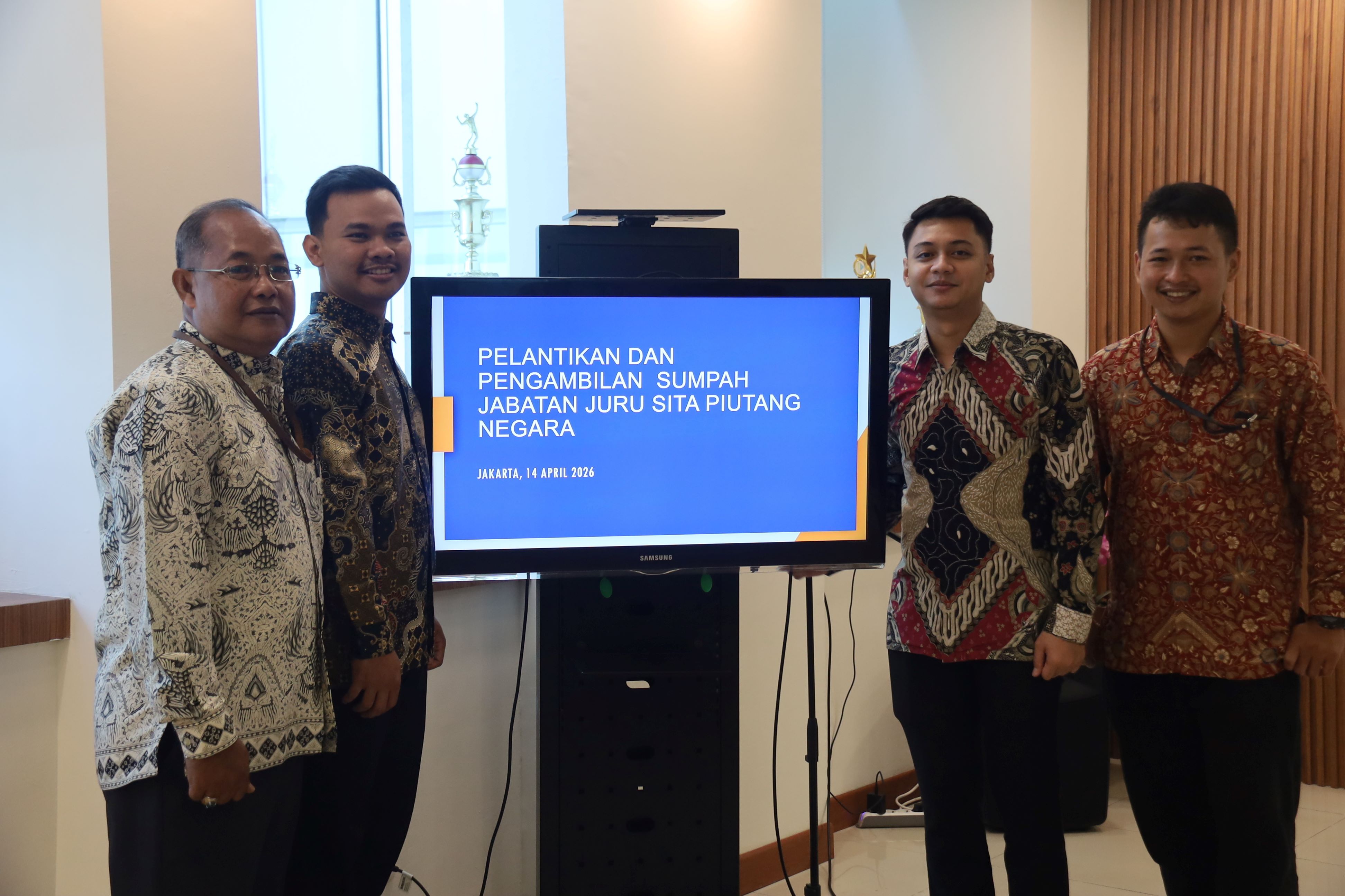 Pelantikan dan Pengambilan Sumpah Jabatan  Juru Sita Piutang Negara