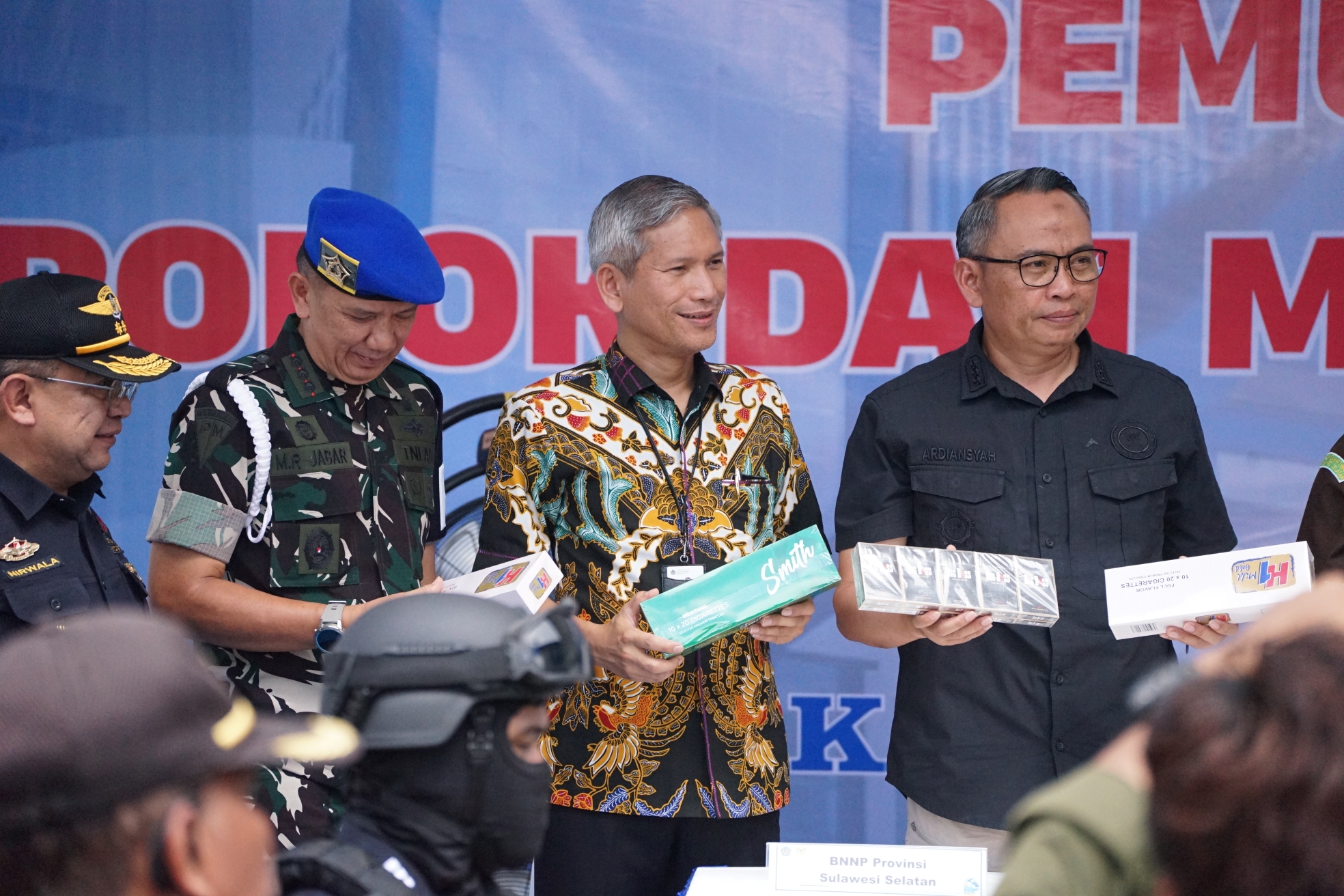 Wujud Sinergi Penegakan Hukum, Kanwil DJKN Sulseltrabar Hadiri Pemusnahan Barang Ilegal Senilai Puluhan Miliar Rupiah