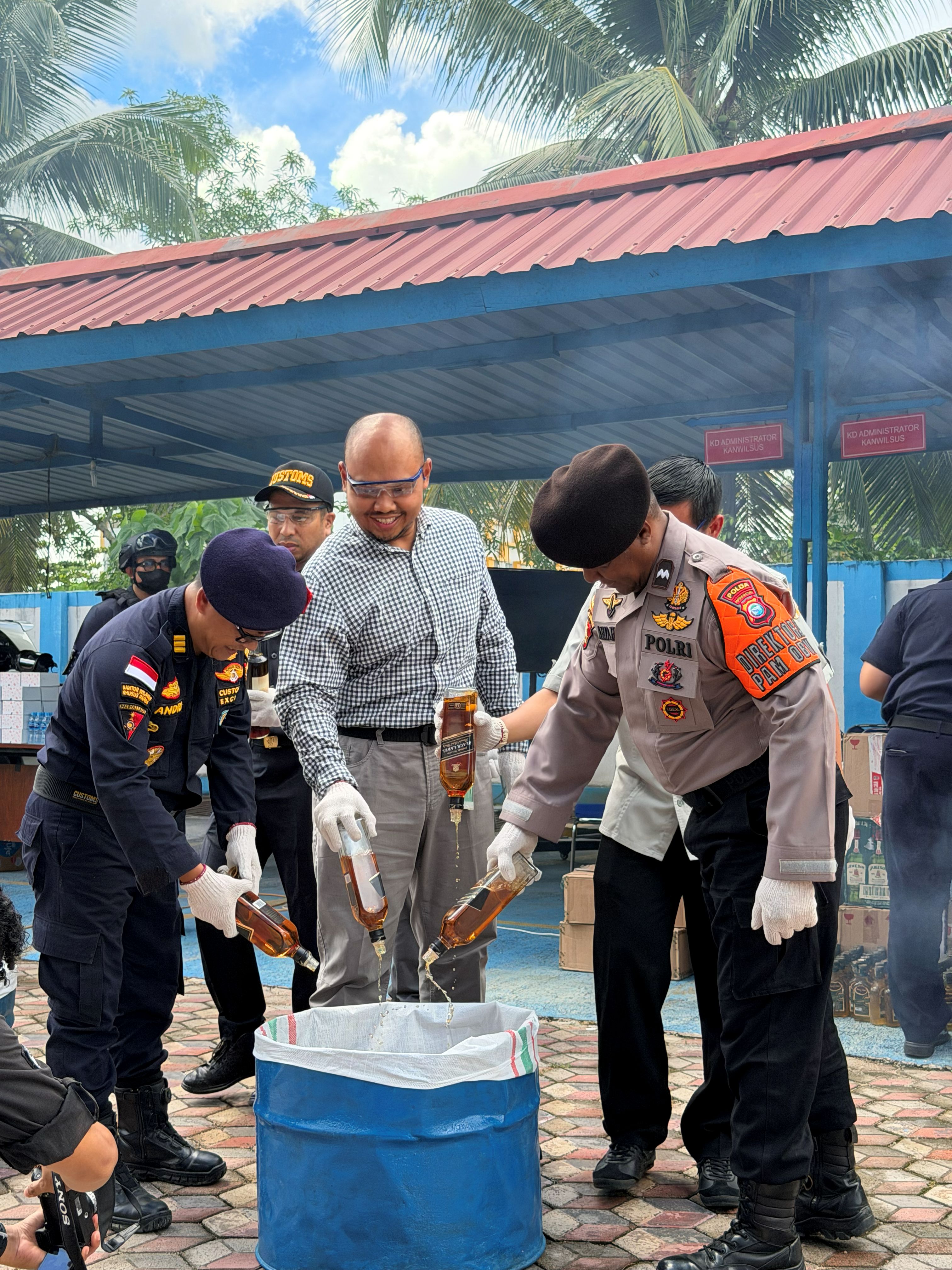 KPKNL Sorong Dukung Pemusnahan BMN Hasil Penindakan Barang Kena Cukai Ilegal