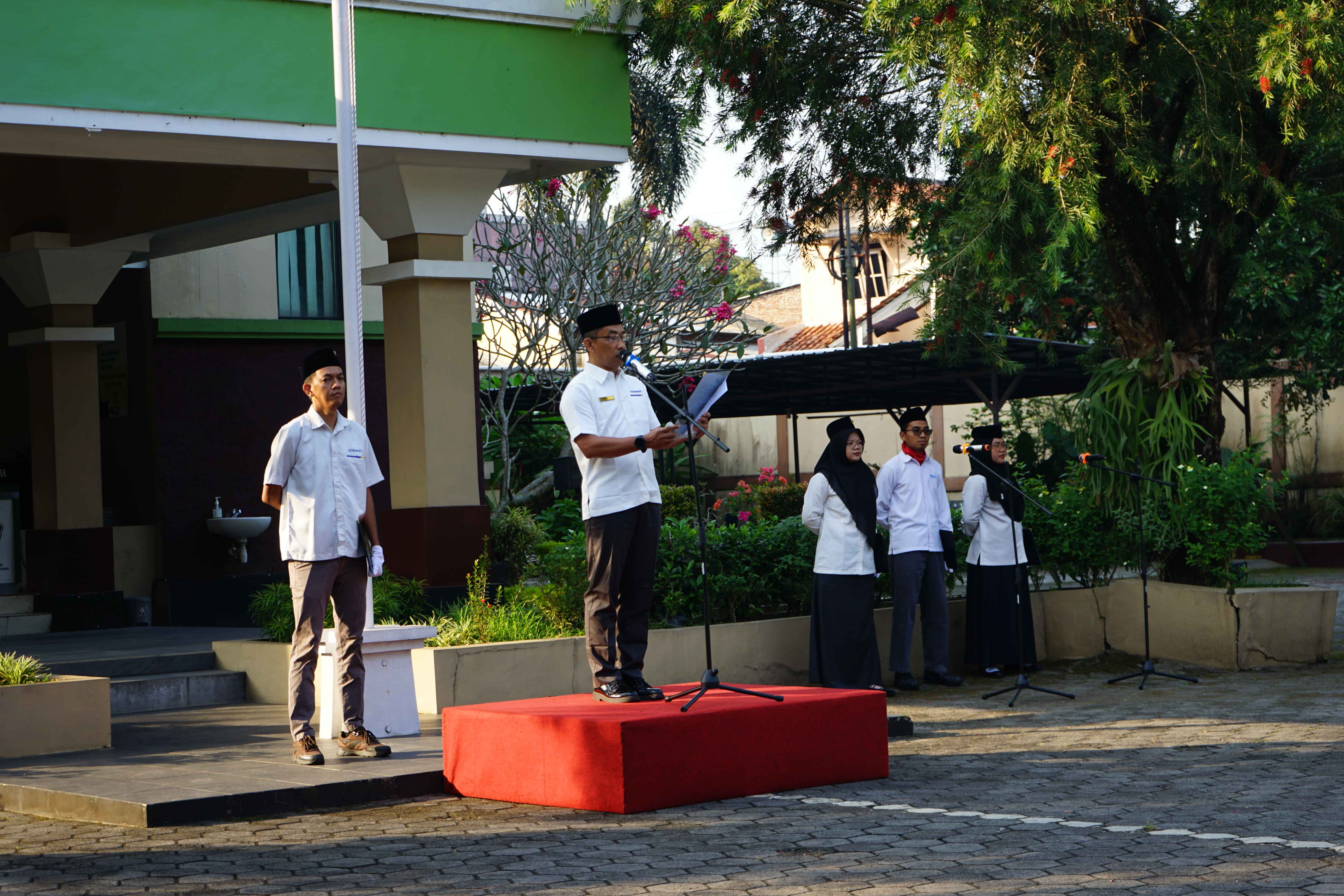 Peringati Hari Lahir Pancasila Kemenkeu Satu Banyumas Raya Gelar Upacara di KPKNL Purwokerto