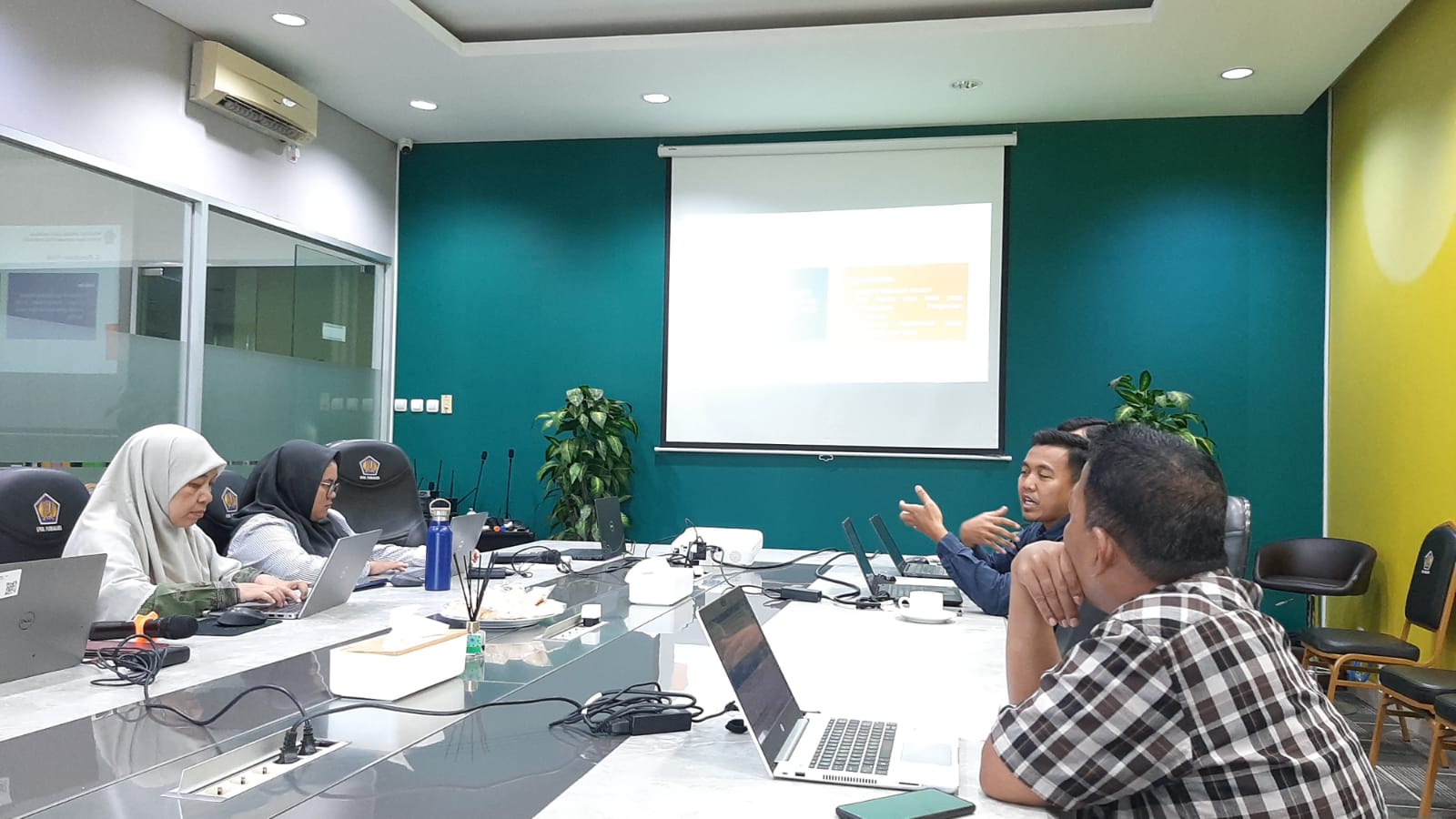 Arsip Tertib, Layanan Prima: Arsiparis DJKN Perkuat Budaya Kearsipan di KPKNL Purwakarta