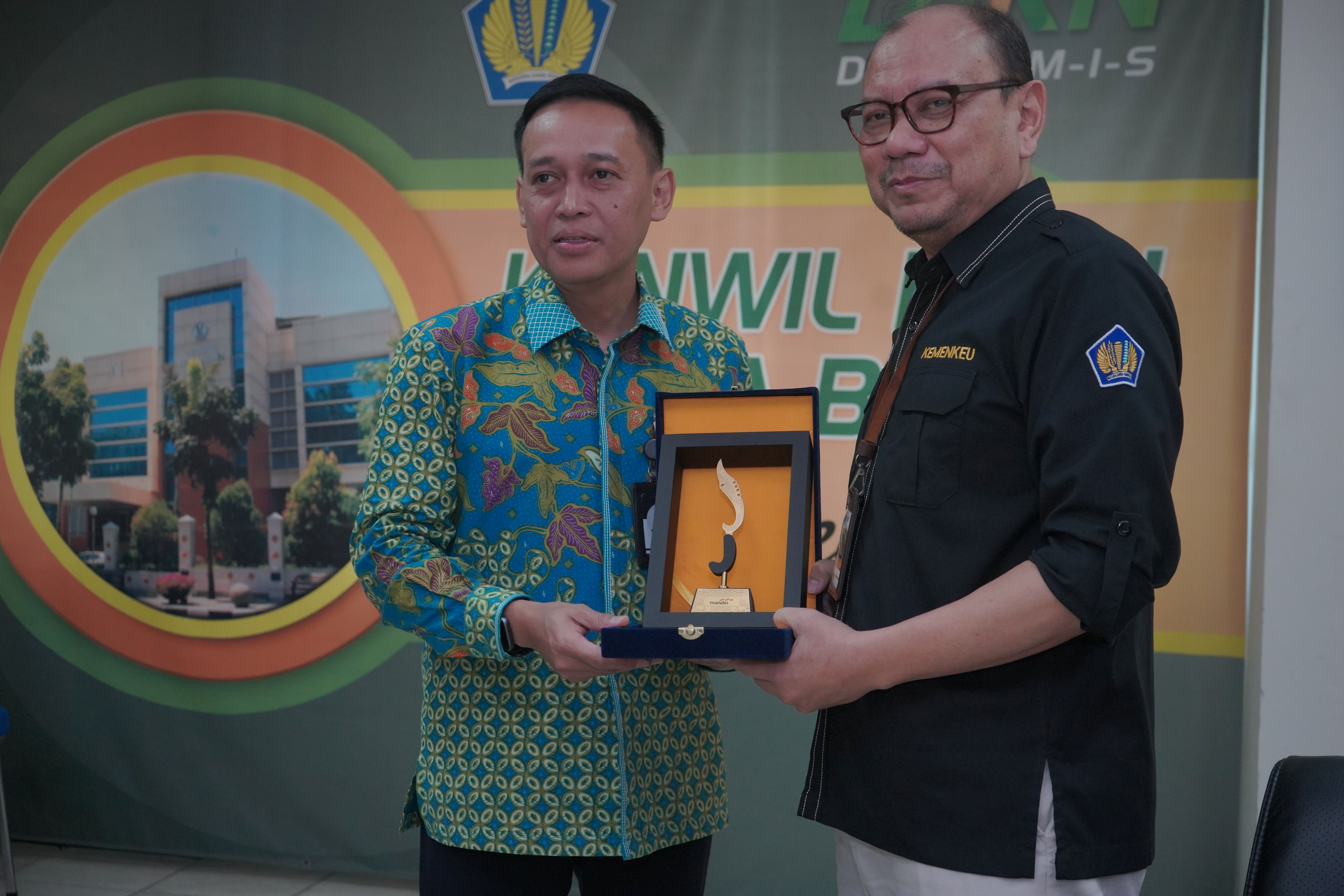 Penandatanganan Kesepahaman Bersama antara Kanwil DJKN Jawa Barat dan PT Bank Mandiri (Persero) Tbk Regional Office VI / Jawa I