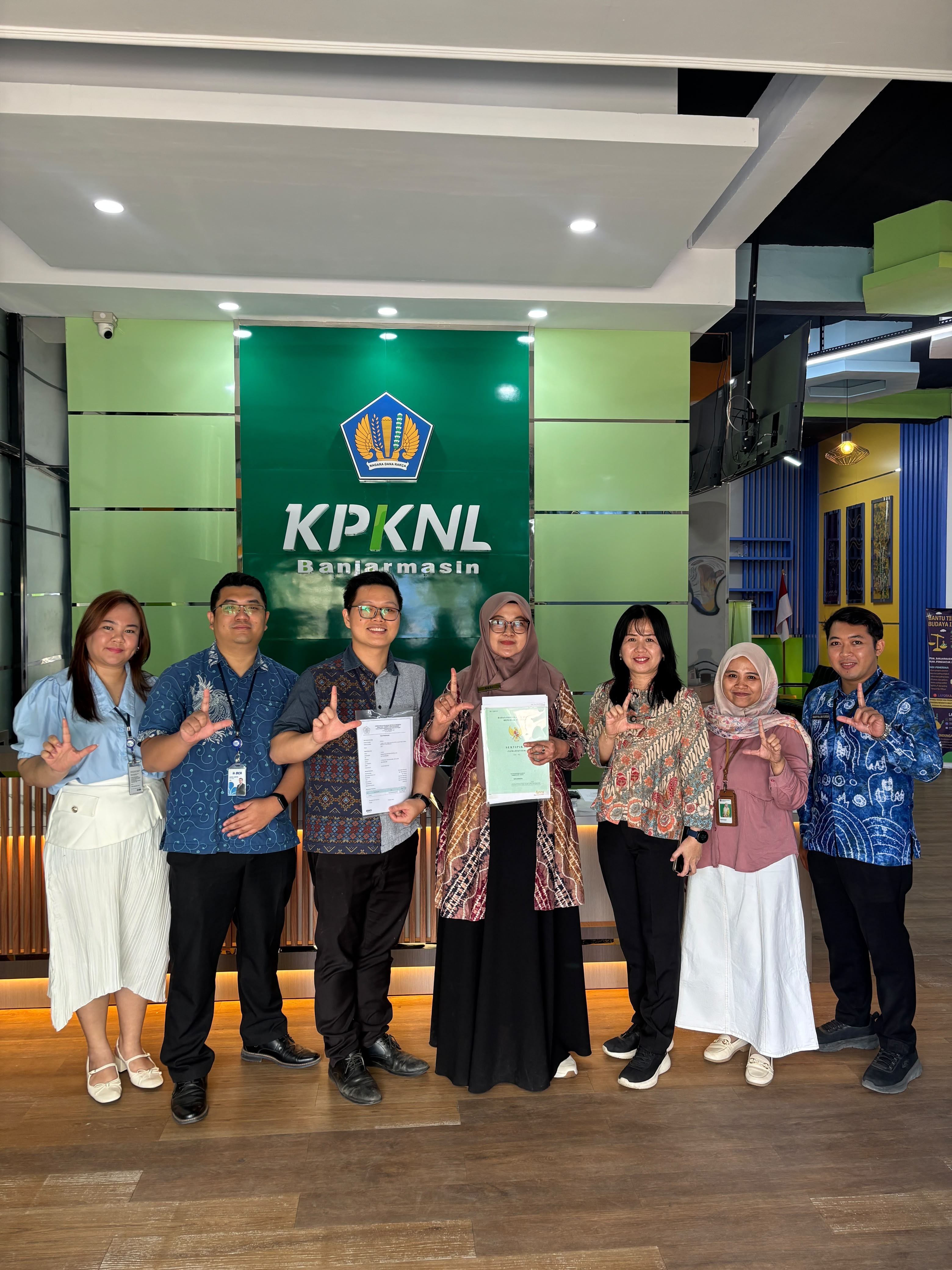 SEMARAKKAN LELANG SERENTAK HARAT BANAR, KPKNL BANJARMASIN BERHASIL LELANG OBJEK JAMINAN PT BANK ASIA CENTRAL, Tbk. CREDIT RECOVERY GROUP