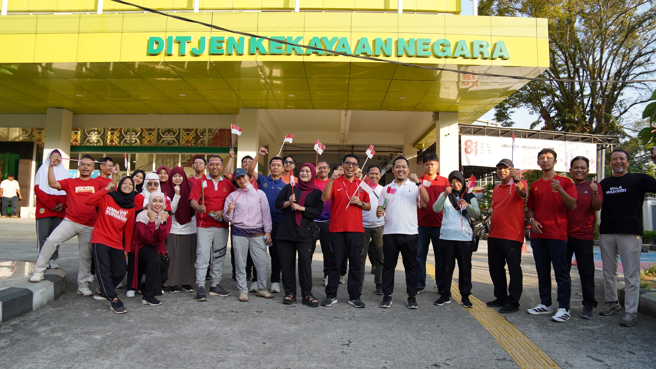 Semarakkan HUT ke-81 RI, Kanwil DJKN Kaltimtara dan KPKNL Samarinda Gelar Jalan Sehat Merah Putih