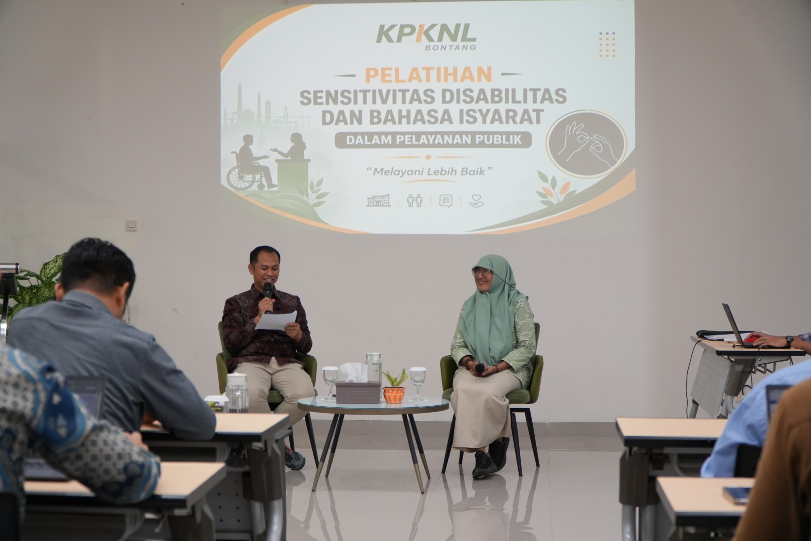 Peningkatan Kompetensi Pegawai KPKNL Bontang melalui Pelatihan Bahasa Isyarat dalam Mendukung Pelayanan bagi Disabilitas
