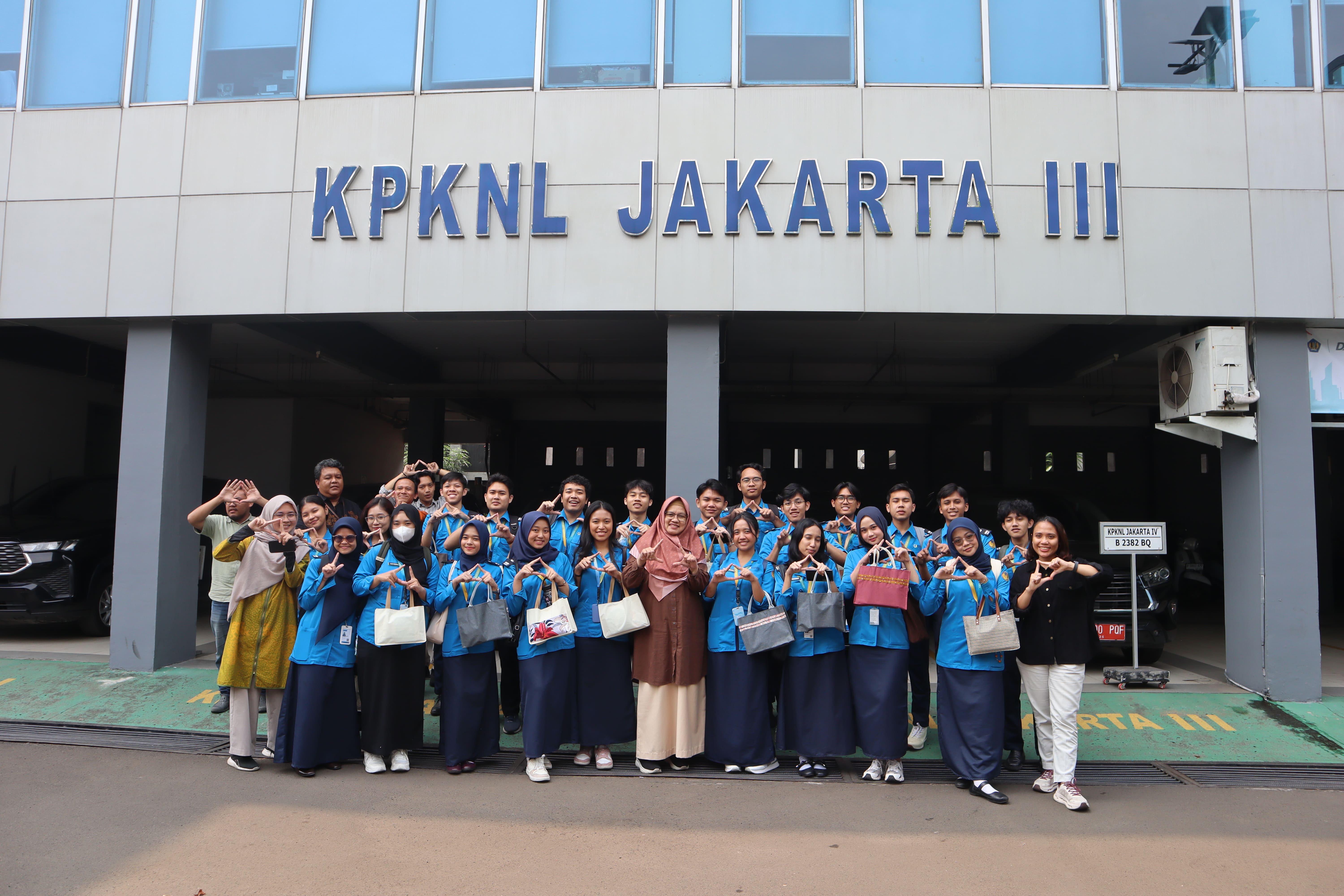 Mengenal Lebih Dekat Pengelolaan BMN, Mahasiswa PKN STAN Studi Lapangan di KPKNL Jakarta III