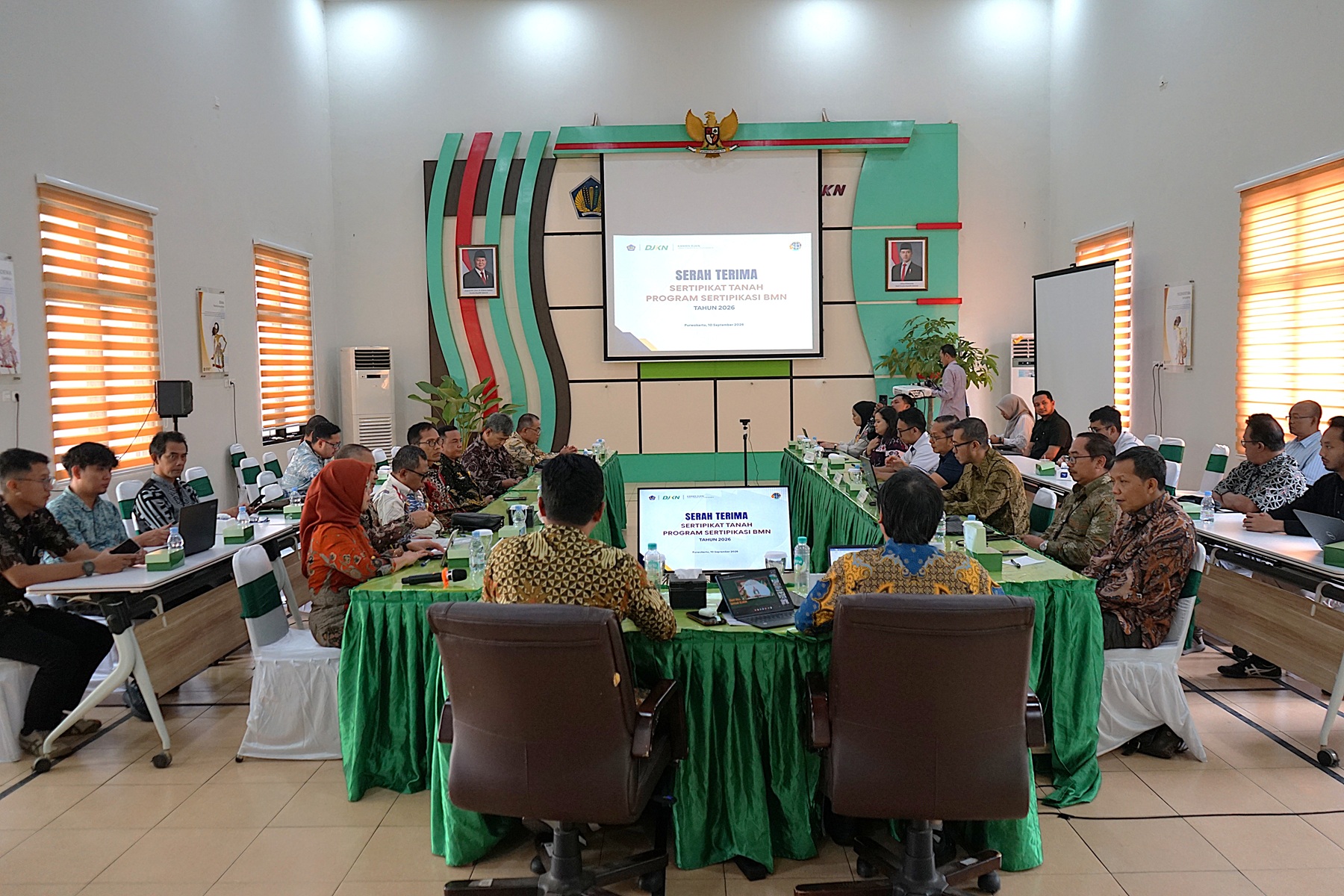 Penyerahan Sertipikat BMN: Wujud Komitmen Pengamanan Aset Negara
