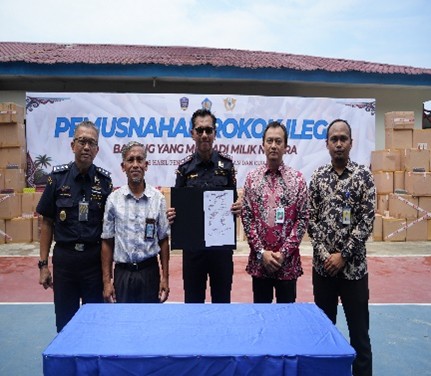BEA CUKAI SIBOLGA MUSNAHKAN 4,3 JUTA BATANG ROKOK HASIL PENINDAKAN