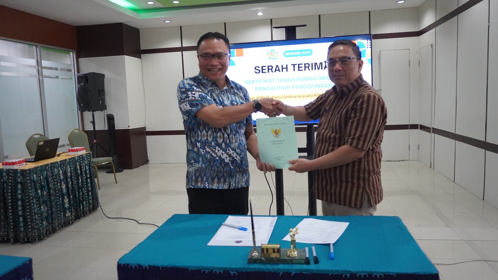 Dukung Optimalisasi Pengelolaan BMN, KPP Pratama Ambon Serahkan Aset Tanah kepada KPKNL Ambon