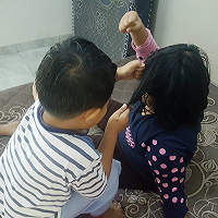 12 Tips Mencegah Pertengkaran Anak di Rumah
