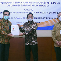 Amankan Aset Negara, DJKN Serahkan Polis Asuransi BMN Gedung Kantor ke DPR RI