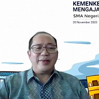 Jadi Relawan Kemenkeu Mengajar, Dirjen KN Kenalkan Keuangan Negara ke SMA 3 Malang