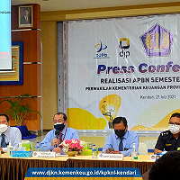 KPKNL Kendari Sampaikan PNBP Pengelolaan Kekayaan Negara dan Lelang dalam Pers Confrence 
