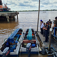 Tindaklanjuti Persetujuan Hibah KPKNL Pekanbaru, KPPBC Tembilahan Serahkan Speedboat Ambulans Untuk Masyarakat Pesisir Indragiri Hilir