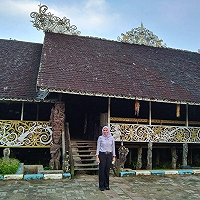 Meneladani Nilai-Nilai Kearifan Lokal Suku Dayak dalam Implementasi Pengarusutamaan Gender